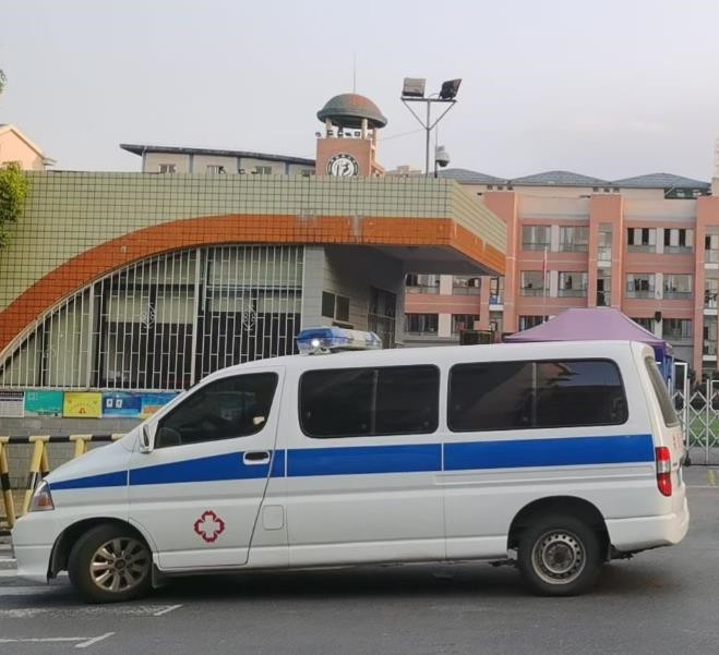 望江救护车出租护送骨折病人一公里多少钱